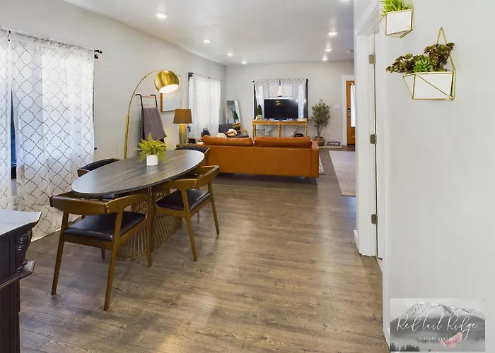 Downtown Vintage Modern Home Pnw Wineries