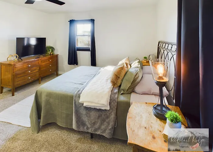 Downtown Vintage Modern Home Pnw Wineries