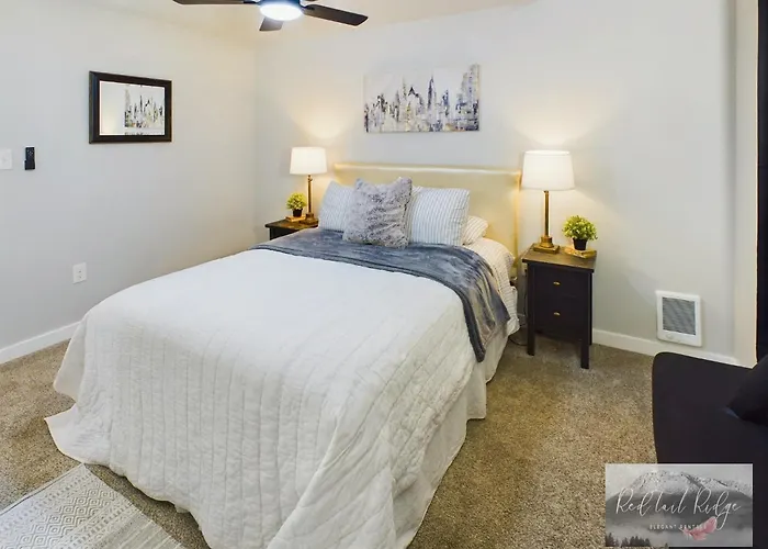 Downtown Vintage Modern Home Pnw Wineries