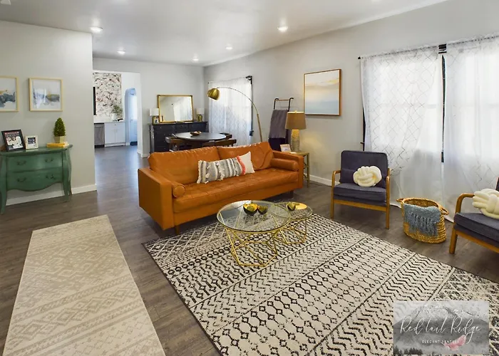 Downtown Vintage Modern Home Pnw Wineries