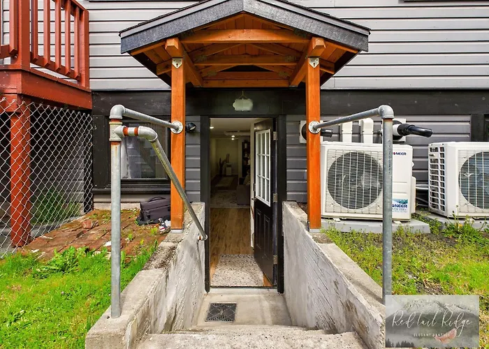 Downtown Vintage Modern Home Pnw Wineries