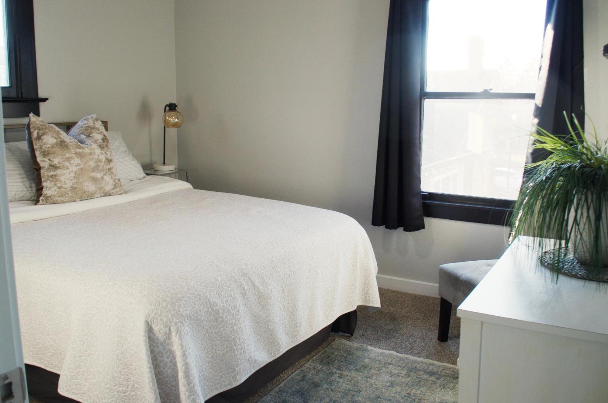 Downtown Vintage Modern Pnw Wineries Apartment