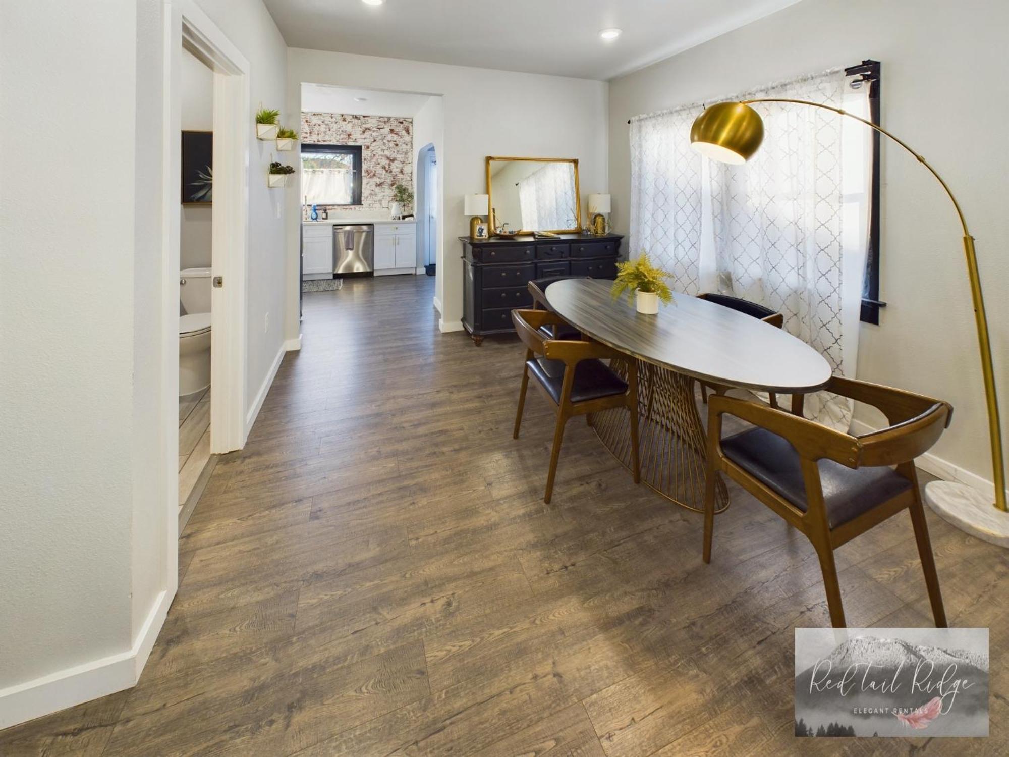 Apartment Downtown Vintage Modern Pnw Wineries