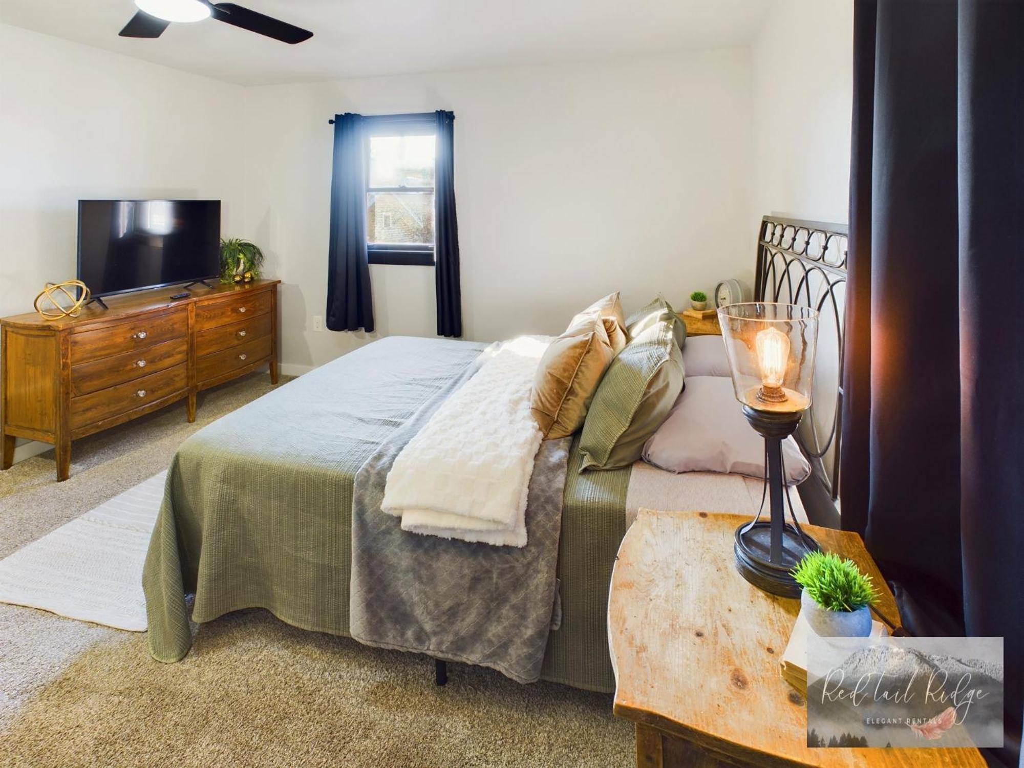 Downtown Vintage Modern Pnw Wineries Apartment