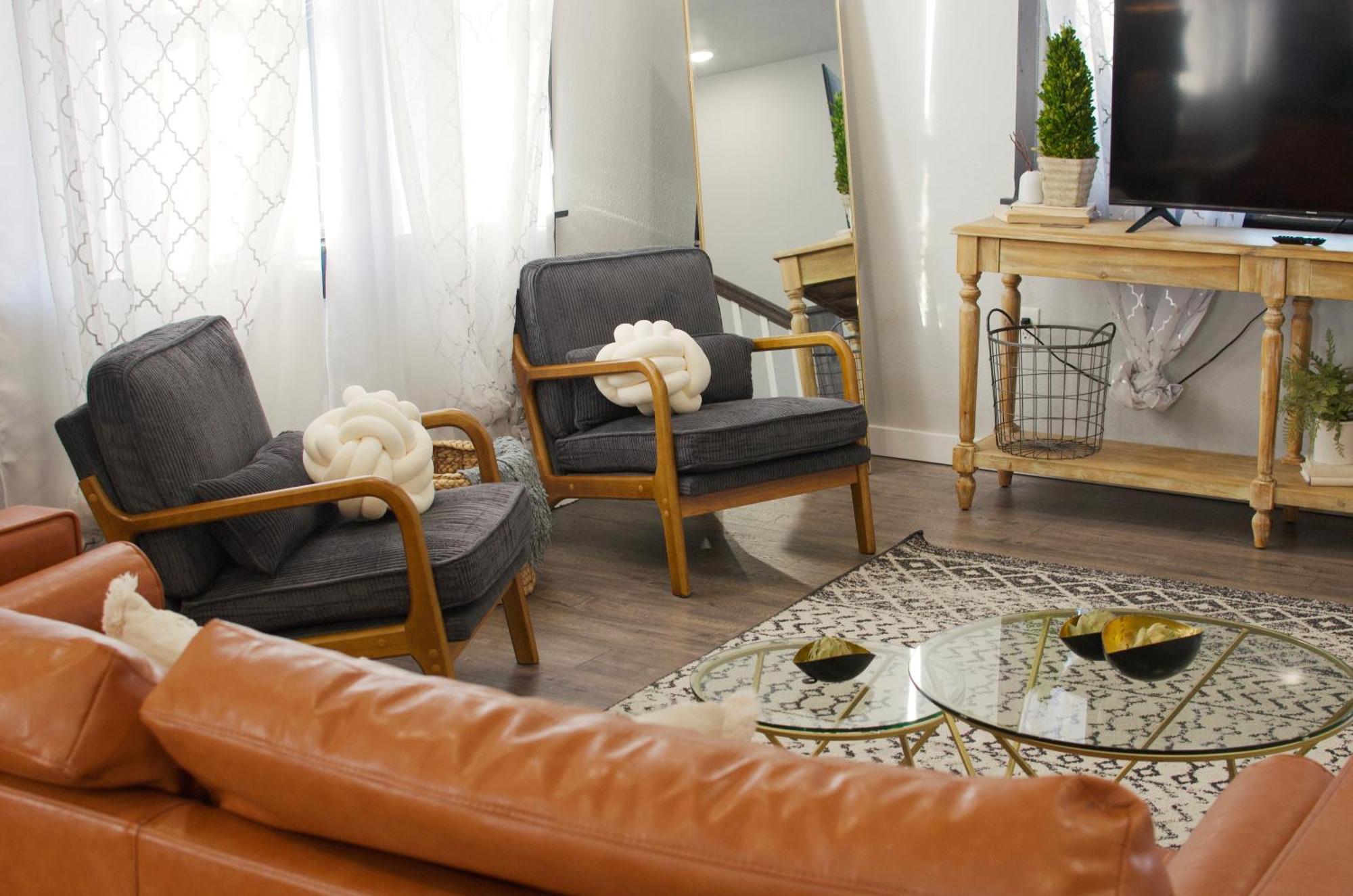 Downtown Vintage Modern Pnw Wineries * Albany
