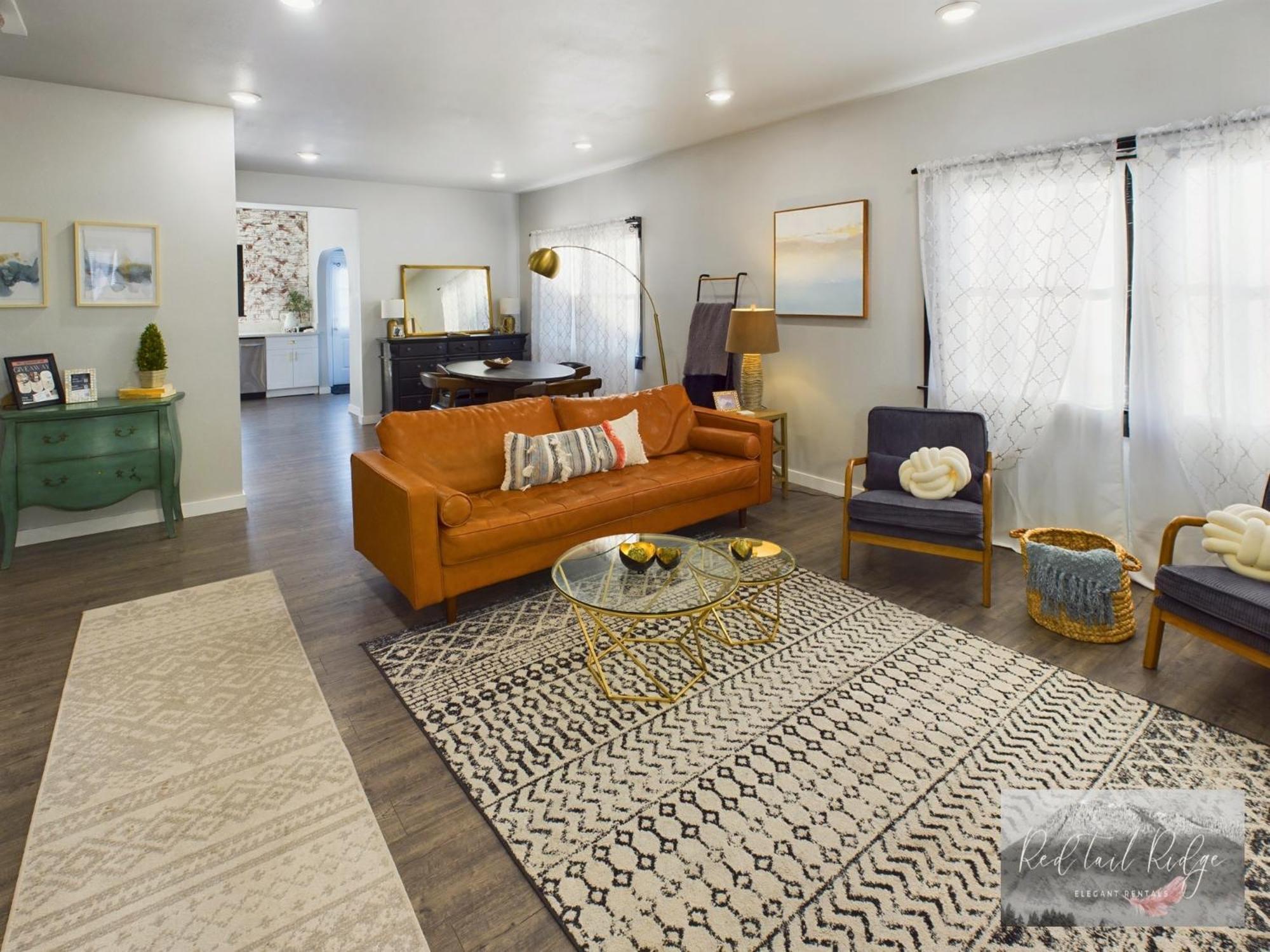 Downtown Vintage Modern Pnw Wineries Apartment